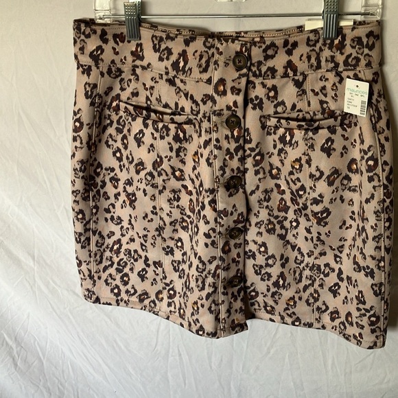 Maurice’s: Leopard Print Skirt- Mini- Stretch- 10 - Picture 3 of 14